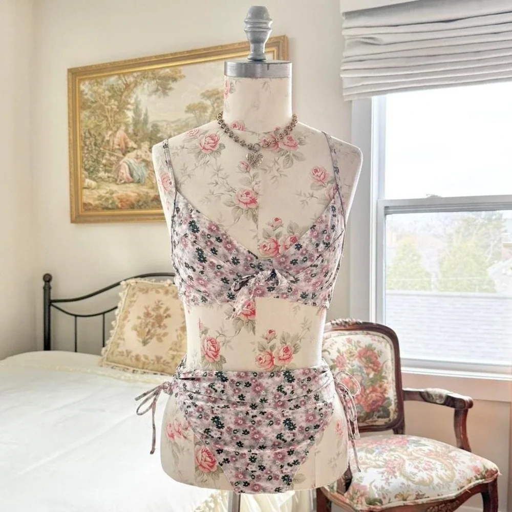 floral retro bikini   Y2K floral tie-front bikini‎ top size 34B